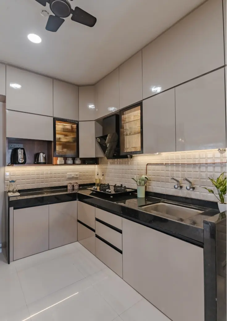 A modern kitchen with a wooden island, a greige backsplash and a window with a tree view, interior by Archnine Design Studio